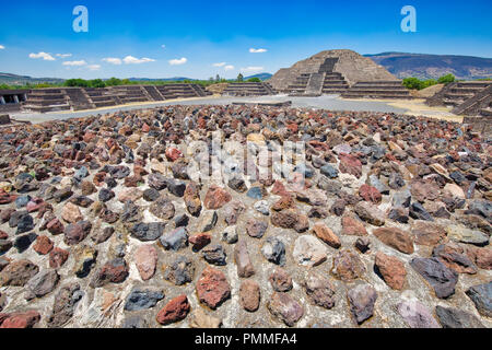 Landmark piramidi di Teotihuacan situato vicino a Città del Messico Foto Stock