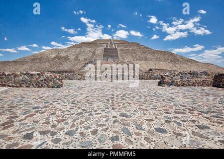 Landmark piramidi di Teotihuacan situato vicino a Città del Messico Foto Stock