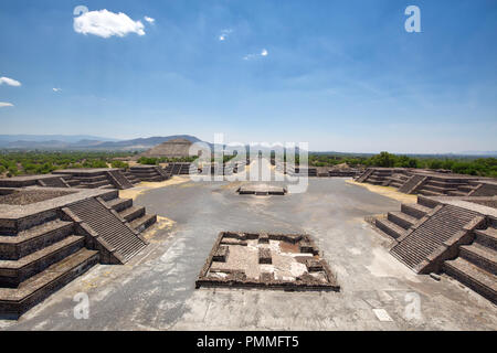 Landmark piramidi di Teotihuacan situato vicino a Città del Messico Foto Stock