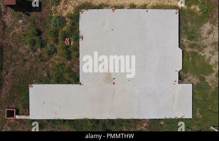 La fondazione della casa in costruzione. Vista superiore della fondazione della casa. La costruzione di abitazioni Foto Stock