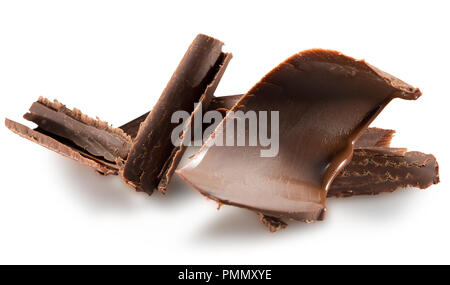 Scaglie di cioccolato isolato su uno sfondo bianco. Foto Stock