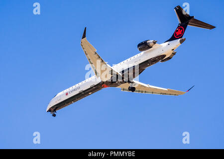 Settembre 11, 2018 San Jose / CA / STATI UNITI D'AMERICA - Volo Air Canada Airlines gli aeromobili in avvicinamento Norman Y. Mineta San Jose International Airport Foto Stock