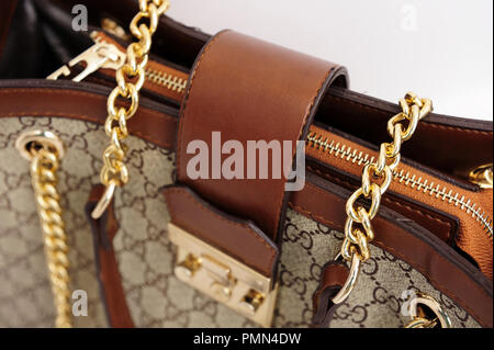 Gucci, moda, moda, elegante, classico, Glamour, lifestyle, donne, vibrazioni retrò, Gucci di lusso Foto Stock