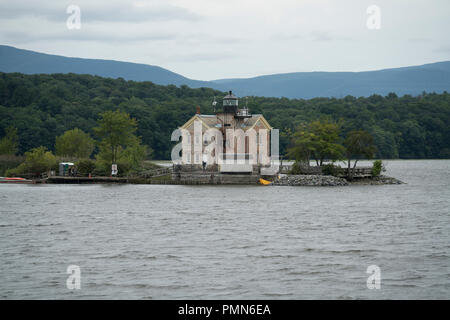 Il Saugerties Faro sul fiume Hudson è stata istituita nel 1835 e ora è un bed and breakfast. L attuale torre risale al 1869. Foto Stock