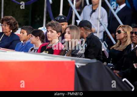 Coperta, il principe e Paris Jackson a Michael Jackson immortalati con la mano e il Footprint cerimonia tenutasi presso il Grauman's Chinese Theatre a Hollywood, CA. L'evento ha avuto luogo giovedì, 26 gennaio 2012. Foto di Eden Ari/ PRPP/ PictureLux Foto Stock