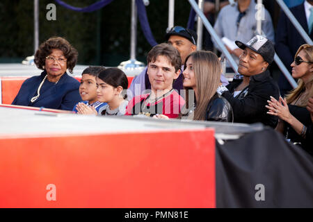 Coperta, il principe e Paris Jackson a Michael Jackson immortalati con la mano e il Footprint cerimonia tenutasi presso il Grauman's Chinese Theatre a Hollywood, CA. L'evento ha avuto luogo giovedì, 26 gennaio 2012. Foto di Eden Ari/ PRPP/ PictureLux Foto Stock