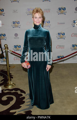 Dee Wallace al ventiduesimo notte annuale di 100 stelle Awards Gala tenutosi presso il Beverly Hills Hotel di Beverly Hills, CA, 26 febbraio 2012. Foto di Joe Martinez / PictureLux Foto Stock