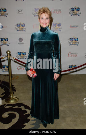 Dee Wallace al ventiduesimo notte annuale di 100 stelle Awards Gala tenutosi presso il Beverly Hills Hotel di Beverly Hills, CA, 26 febbraio 2012. Foto di Joe Martinez / PictureLux Foto Stock