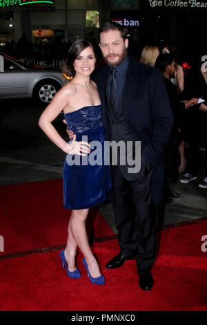 Charlotte Riley e Tom Hardy presso il Los Angeles Premiere di Twentieth Century Fox "Questo significa guerra". Gli arrivi presso il Grauman's Chinese Theatre a Hollywood, CA, 8 febbraio 2012. Foto: Richard Chavez / Picturelux Foto Stock