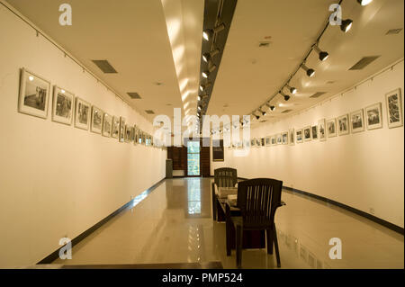 Interno del Jehangir Art Gallery a Mumbai India Maharashtra Foto Stock