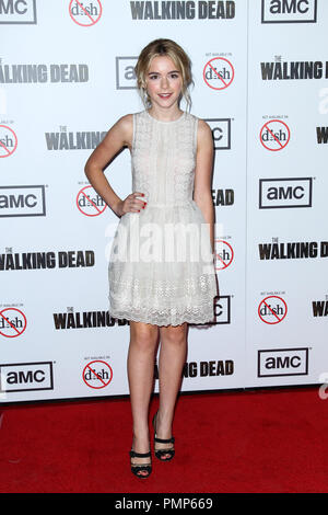 Kiernan Shipka arriva alla premiere di AMC di 'The Walking Dead terza stagione all'Universal CityWalk su Ottobre 4, 2012 in città universale, CA. (Foto di PRPP / PictureLux) Riferimento File # 31689 067PRPPEA per solo uso editoriale - Tutti i diritti riservati Foto Stock