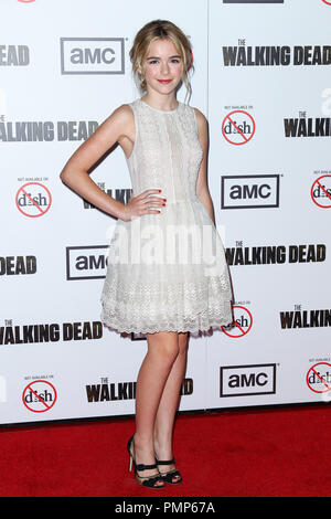 Kiernan Shipka arriva alla premiere di AMC di 'The Walking Dead terza stagione all'Universal CityWalk su Ottobre 4, 2012 in città universale, CA. (Foto di PRPP / PictureLux) Riferimento File # 31689 073PRPPEAA per solo uso editoriale - Tutti i diritti riservati Foto Stock