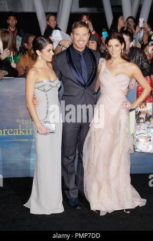 Nikki Reed e Kellan Lutz e Ashley Greene presso la Premiere mondiale di Summit Entertainment " The Twilight Saga: Rottura dell'alba parte 2'. Gli arrivi presso Nokia Theater L.A. Vive a Los Angeles, CA, 12 novembre 2012. Foto di Joe Martinez / PictureLux Foto Stock