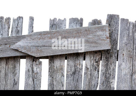 Recinzione decorativo o recinzione di legno isolato su sfondo bianco. Oggetto con un tracciato di ritaglio Foto Stock