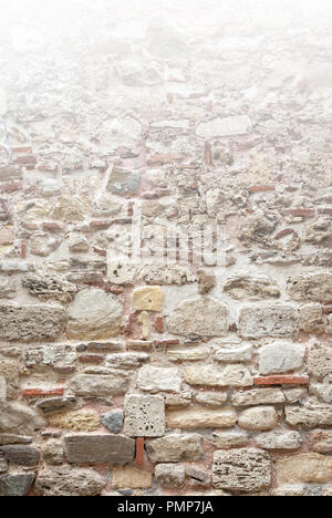 Parte di un muro di pietra, per lo sfondo o la trama. Foto Stock