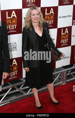 Julie Delpy presso il Los Angeles Film Festival North American Premiere di Sony Pictures Classics 'a Roma con l'amore." Gli arrivi presso il Regal Cinemas L.A. Live Stadium 14 a Los Angeles, CA, 14 giugno 2012. Foto: Richard Chavez / PictureLux Foto Stock