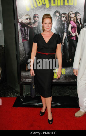 Elizabeth Perkins alla premiere di Universal Pictures' 'passo perfetto". Gli arrivi presso Arclight in Hollywood, CA, 24 settembre 2012. Foto di Joe Martinez / PictureLux Foto Stock