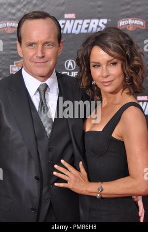 Clark Gregg & Jennifer Grey a 'Meraviglia's I VENDICATORI" Premiere. Gli arrivi presso ELCapitan Theatre di Los Angeles, CA, 11 aprile 2012. Foto di M.Adams / PictureLux Foto Stock