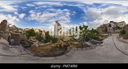 Visualizzazione panoramica a 360 gradi di Uçhisar in Cappadocia, Turchia