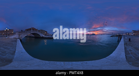 Visualizzazione panoramica a 360 gradi di Tramonto a Riva Ca' di Dio, Venezia, Italia