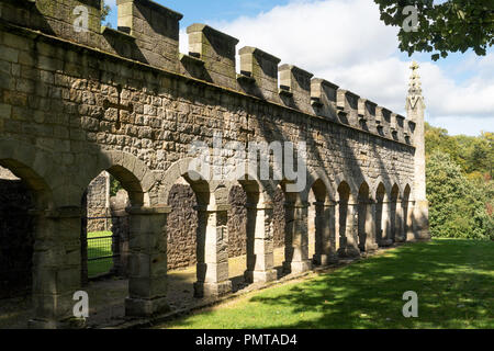 Parete del xviii secolo deer house in Auckland Castle motivi, Bishop Auckland, Co. Durham, England, Regno Unito Foto Stock