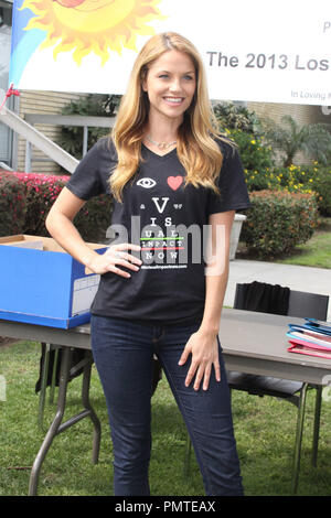 Ellen Hollman 03/20/2013 "2013 Impatto visivo ora' evento di beneficenza con 'Spartacus: Guerra dei dannati' Cast volontario svoltasi a impatto visivo ora Clinica Oculistica, Los Angeles Science Center di Los Angeles, CA Foto di Hanako Sato / HNW / PictureLux Foto Stock