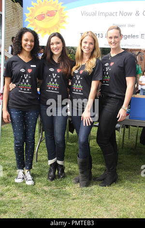 Cynthia Addai-Robinson, Jenna Lind, Ellen Hollman, Vanessa soddisfare 03/20/2013 "2013 Impatto visivo ora' evento di beneficenza con 'Spartacus: Guerra dei dannati' Cast volontario svoltasi a impatto visivo ora Clinica Oculistica, Los Angeles Science Center di Los Angeles, CA Foto di Hanako Sato / HNW / PictureLux Foto Stock