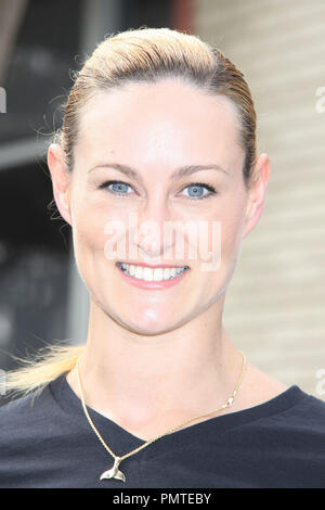 Vanessa di ospitare 03/20/2013 "2013 Impatto visivo ora' evento di beneficenza con 'Spartacus: Guerra dei dannati' Cast volontario svoltasi a impatto visivo ora Clinica Oculistica, Los Angeles Science Center di Los Angeles, CA Foto di Hanako Sato / HNW / PictureLux Foto Stock