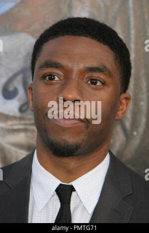 Chadwick Boseman 04/09/2013 '42' Premiere tenutasi presso la leva TCL Teatro Cinese a Hollywood, CA Foto di Kazuki Hirata / HNW / PictureLux Foto Stock