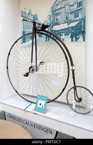 Calne Heritage Centre museum, Patrimonio trimestre, Calne, Wiltshire, Inghilterra, Regno Unito Penny Farthing bicicletta Foto Stock