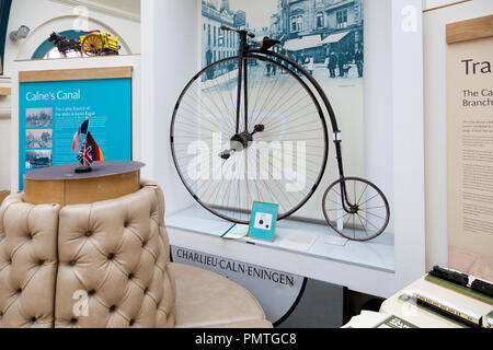 Calne Heritage Centre museum, Patrimonio trimestre, Calne, Wiltshire, Inghilterra, Regno Unito Penny Farthing bicicletta Foto Stock