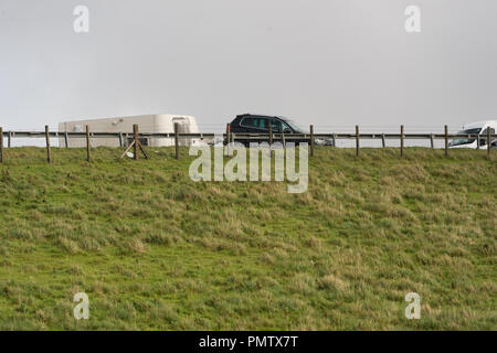 A66 Stainmore Cumbria, mer 19 Settembre 2018 - Storm Ali causando interruzioni di viaggio. Un auto e caravan è stata soffiata oltre bloccando la A66 nr Stainmore Cafe in Cumbria, Credito WittWooPhoto/Alamy Live News Foto Stock