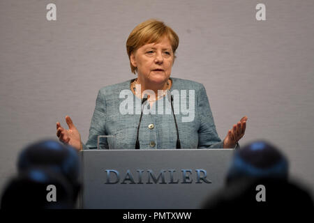 19 settembre 2018, Baden-Wuerttemberg, Immendingen: il Cancelliere tedesco Angela Merkel parla al momento della messa in funzione di un nuovo test di Daimler e technology center. Foto: Marijan Murat/dpa Credito: dpa picture alliance/Alamy Live News Foto Stock