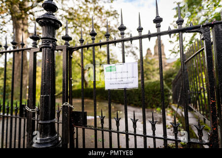 Edinburgh, Regno Unito. 19 settembre 2018. Tempesta Ali arriva a Edimburgo, Scozia, con venti in eccesso di 60mph causando danni alla proprietà e interruzioni dei viaggi e delle imprese. Credito: Andy Catlin/Alamy Live News Foto Stock