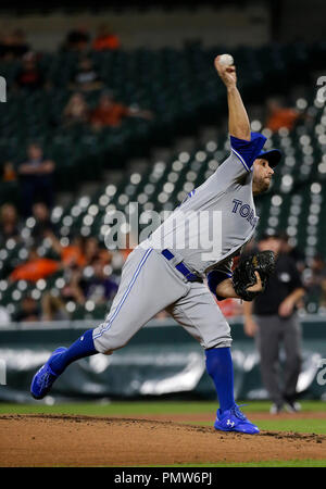 Baltimore, Stati Uniti d'America. Xix Sep, 2018. Toronto Blue Jays brocca #25 MARCO Estrada piazzole durante un Major League Baseball gioco tra il Baltimore Orioles e il Toronto Blue Jays a Camden Yards a Baltimora, MD. Justin Cooper/CSM/Alamy Live News Foto Stock