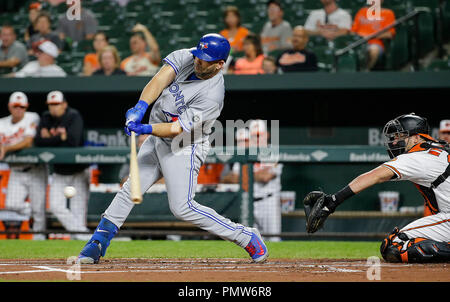 Baltimore, Stati Uniti d'America. Xix Sep, 2018. Toronto Blue Jays designato Hitter #8 Kendrys Morales durante un Major League Baseball gioco tra il Baltimore Orioles e il Toronto Blue Jays a Camden Yards a Baltimora, MD. Justin Cooper/CSM/Alamy Live News Foto Stock
