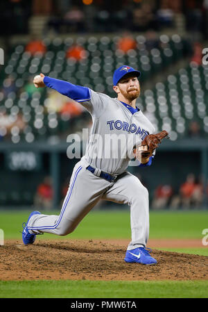 Baltimore, Stati Uniti d'America. Xix Sep, 2018. Toronto Blue Jays brocca #24 Danny Barnes piazzole durante un Major League Baseball gioco tra il Baltimore Orioles e il Toronto Blue Jays a Camden Yards a Baltimora, MD. Justin Cooper/CSM/Alamy Live News Foto Stock