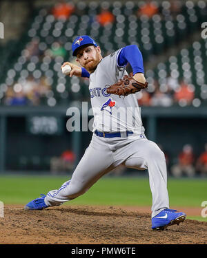 Baltimore, Stati Uniti d'America. Xix Sep, 2018. Toronto Blue Jays brocca #24 Danny Barnes piazzole durante un Major League Baseball gioco tra il Baltimore Orioles e il Toronto Blue Jays a Camden Yards a Baltimora, MD. Justin Cooper/CSM/Alamy Live News Foto Stock