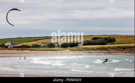 Garrettstown, Cork, Irlanda. 29 Luglio, 2017. Windsurf cattura il vento a filamento Garrettstown Co. Cork, Irlanda. Foto Stock