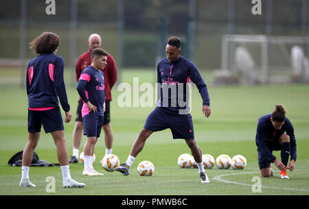 Dell'Arsenal Aubameyang Pierre-Emerick (centro destra) durante la sessione di formazione a Londra prendere per Colney, Hertfordshire. Foto Stock