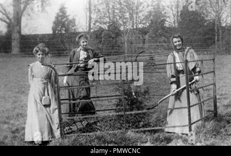Blathwayt Col Linley • Suffragette Emmeline Pethick-Lawrence semina con Annie Kenney e Lady Constance Lytton 1909. Foto Stock
