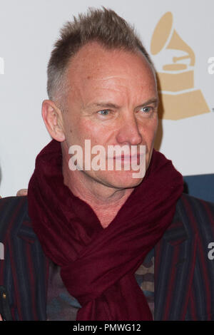 Sting arriva a Clive Davis & La Recording Academy's 2013 Pre-GRAMMY Gala e salutare per l'industria le icone in onore di Antonio "L.A.' Reid presso il Beverly Hilton Hotel il 9 febbraio 2013 a Beverly Hills, la California. (Foto di Eden Ari FRF / Pacific Rim Photo Press) Riferimento File # 31833 137PRPPEA per solo uso editoriale - Tutti i diritti riservati Foto Stock