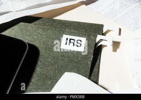 Close up IRS tasse di file e documenti di finanza Foto Stock