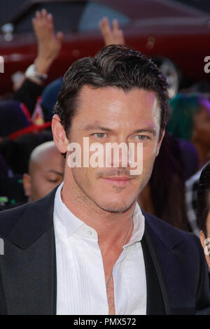 Luke Evans presso la American Premiere di Universal Pictures' 'Fast & Furious 6'. Gli arrivi presso l'anfiteatro di Gibson in città universale, CA, 21 maggio 2013. Foto di Joe Martinez / PictureLux Foto Stock