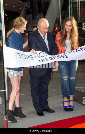 Kate Bosworth, Sir Philip Green e Chloe Green frequentare Topshop Topman la grande apertura al Grove il 14 febbraio 2013 a Los Angeles, California. Foto di Eden Ari / PRPP / PictureLux Riferimento File # 31840 057PRPPEA per solo uso editoriale - Tutti i diritti riservati Foto Stock