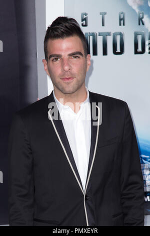 Zachary Quinto arriva alla premiere di Paramount Pictures' 'Star Trek nelle tenebre" al Teatro Dolby il 14 maggio 2013 in Hollywood, la California. Foto di Eden Ari / PRPP / PictureLux Riferimento File # 31920 223PRPPEA per solo uso editoriale - Tutti i diritti riservati Foto Stock