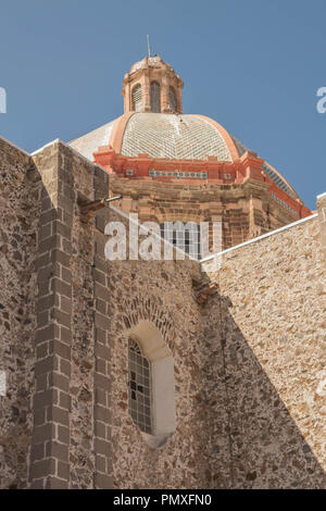 Chiesa di San Miguel-la vecchia e bellissima Templo de San Francisco, in San Miguel De Allende Foto Stock