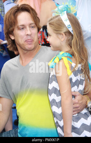 Larry E. Birkhead, Dannielynn speranza 28/07/2013 "puffi 2' Los Angeles Premiere detenute al Regency Village Theatre di Los Angeles, CA Foto di Izumi Hasegawa / HNW / PictureLux Foto Stock