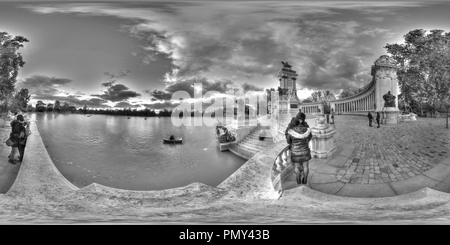 Visualizzazione panoramica a 360 gradi di Lago nel parco del Retiro. madrid spagna