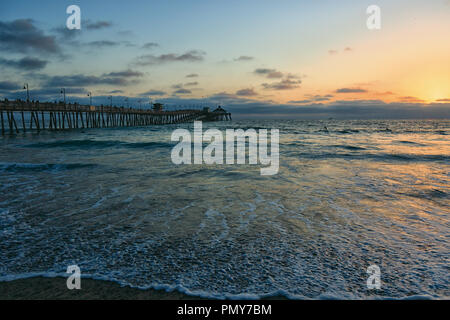 Tramonto sulla spiaggia del Pacifico a San Diego, California. Foto Stock